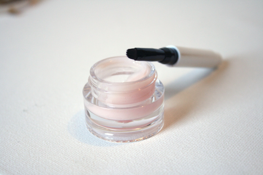 Lip enhancing lip gloss